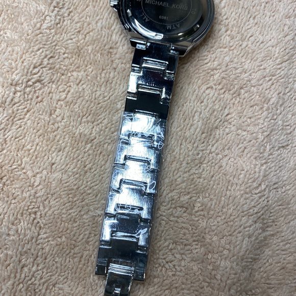 Michael Kors Women's Watch - Picture 8 of 10